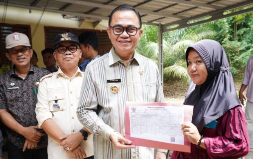 Sebanyak 4.729 KPM di Kec Rantau Bayur Terima Bantuan 10 KG Beras