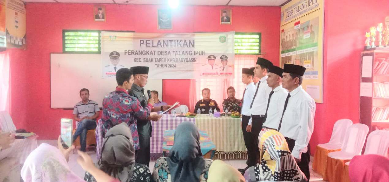 Kades Talang Ipuh Melantik 4 Perangkat Desa.