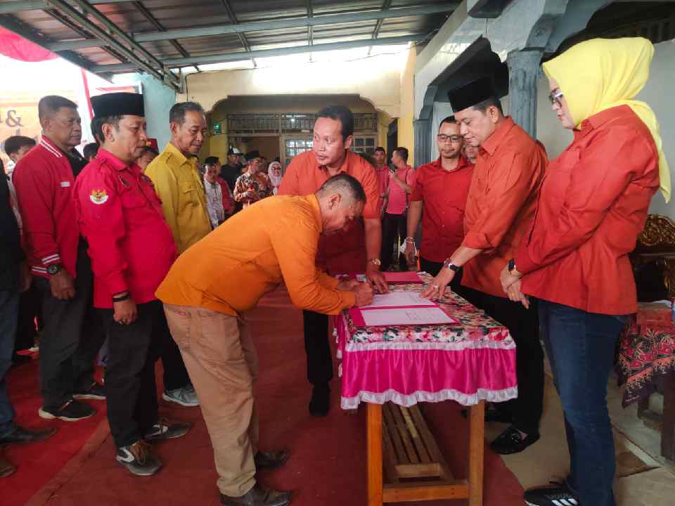 Pasangan Asta Calon Bupati dan Wakil Bupati Banyuasin Mengukuhkan Tim Pemenangan Banyuasin lll.