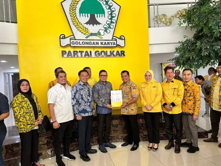 Resmi Pasangan ASTA Calon Bupati dan Wakil Bupati Banyuasin Menerima SK DPP Partai Golkar.