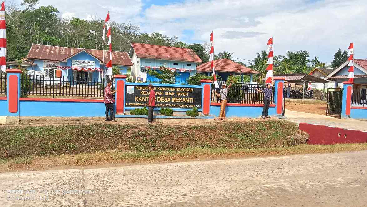 Menyambut HUT RI Ke 79, Pemerintah Desa Meranti Hiasi Kantor Desa Khas Kemerdekaan.