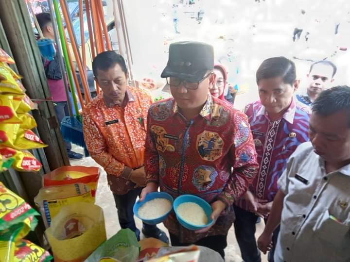 Pj Bupati Banyuasin Sidak Pasar Sukamoro.