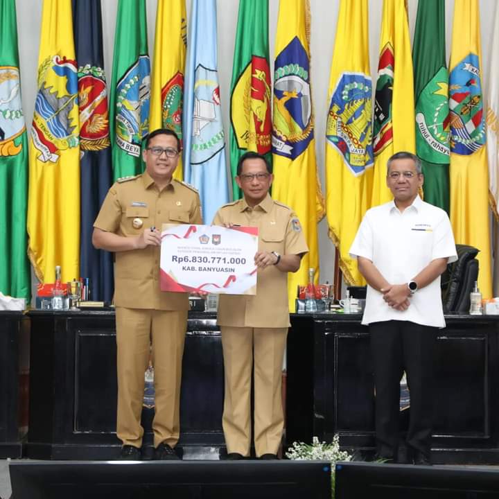 Pj Bupati Banyuasin Terima Penghargaan Insentif Fiskal Dalam Pengendalian Inflasi.