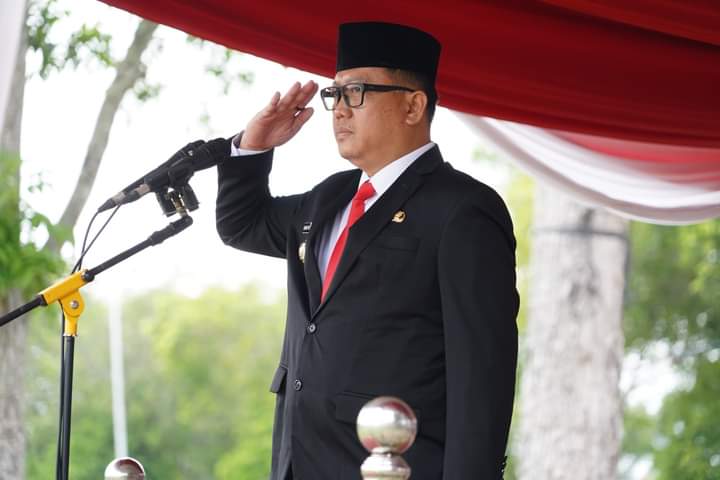 Memperingati Hari Pahlawan, PJ Bupati Banyuasin Mengelar Upacara dan Ziarah Ke Makam Pahlawan.