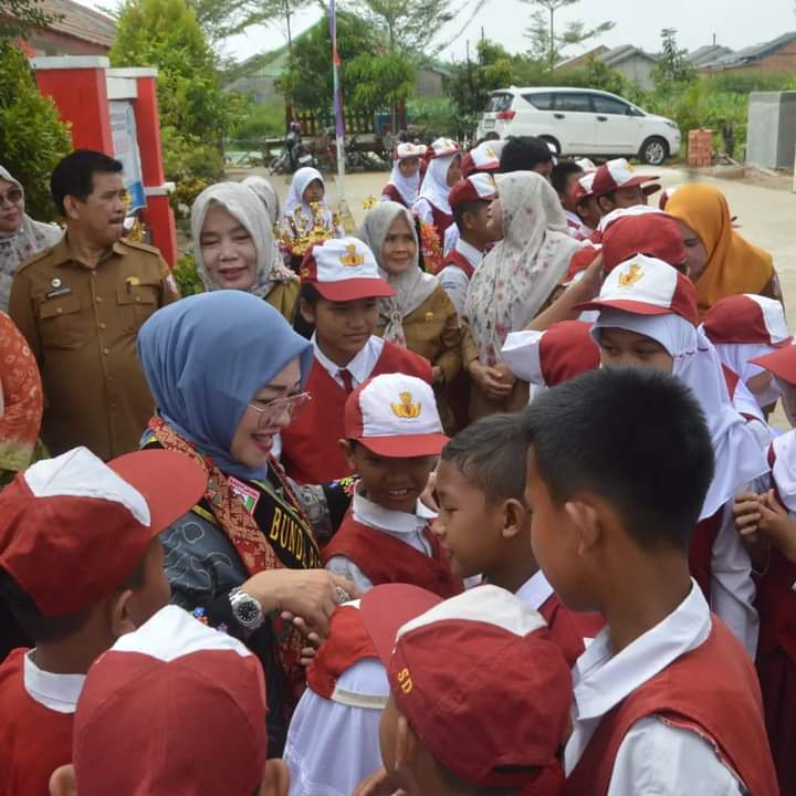 Pelaksanaan MPLS, PJ TP PKK Banyuasin Motivasi Agar Rajin Belajar.