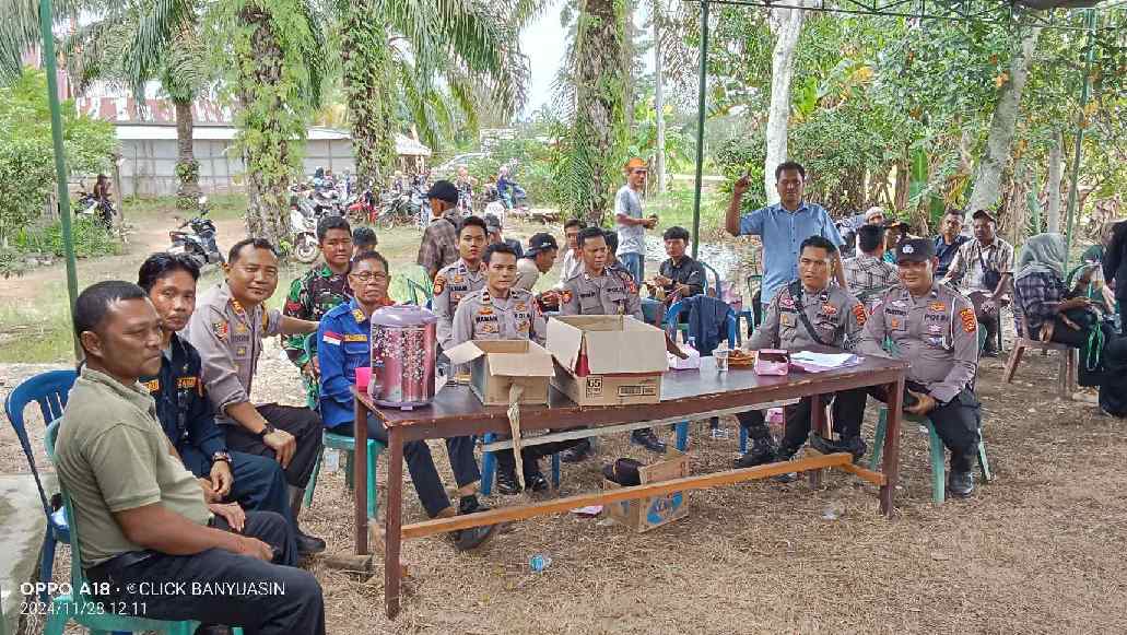 Polsek Pulau Rimau Amankan Rapat Rekapitulasi Hasil Penghitungan Suara di PPK Pulau Rimau.