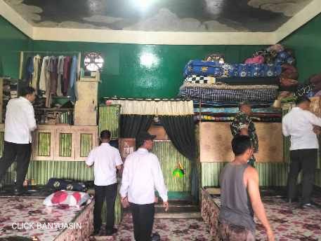 Bersama Personil Koramil, Lapas Banyuasin Bersih-Bersih Kamar Hunian dari Benda Terlarang.