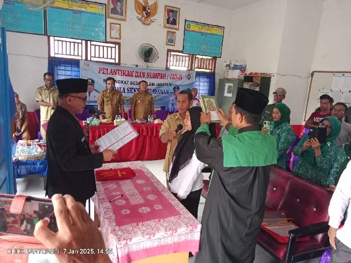 Pelantikan Kepala Seksi Pelayanan Desa Rimba Terab: Menyongsong Harapan Baru untuk Kemajuan Desa.