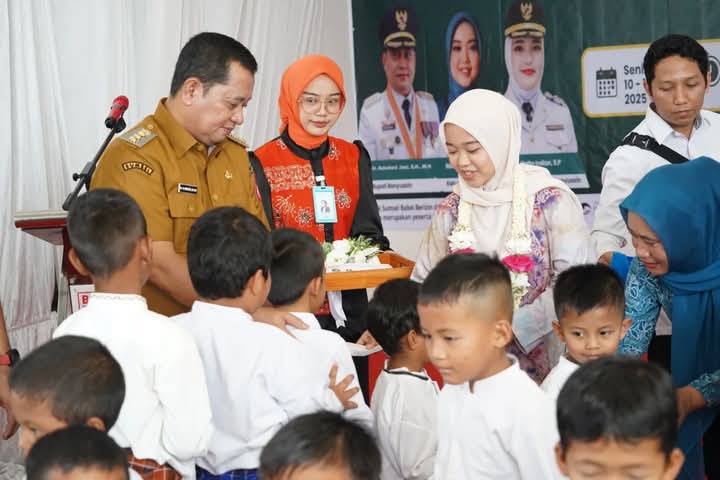 HUT ke-18 Kedondong Raye, Bupati Askolani Buka Bazar Kurma dan Khitan Massal