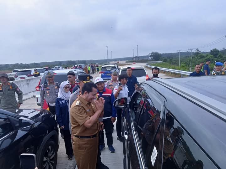 Bupati Askolani Pastikan Kelancaran Arus Mudik, Tinjau Tol Musi Landas yang Digratiskan