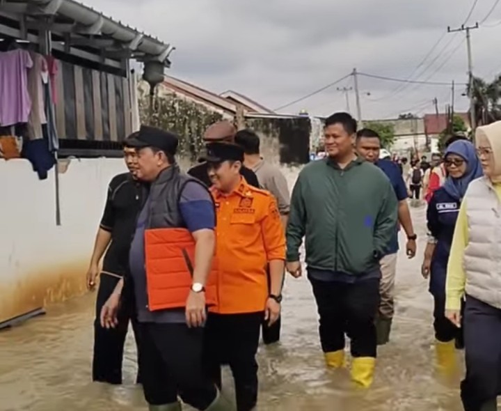 Bupati Banyuasin Dr. H. Askolani Tinjau Lokasi Banjir dan Salurkan Bantuan