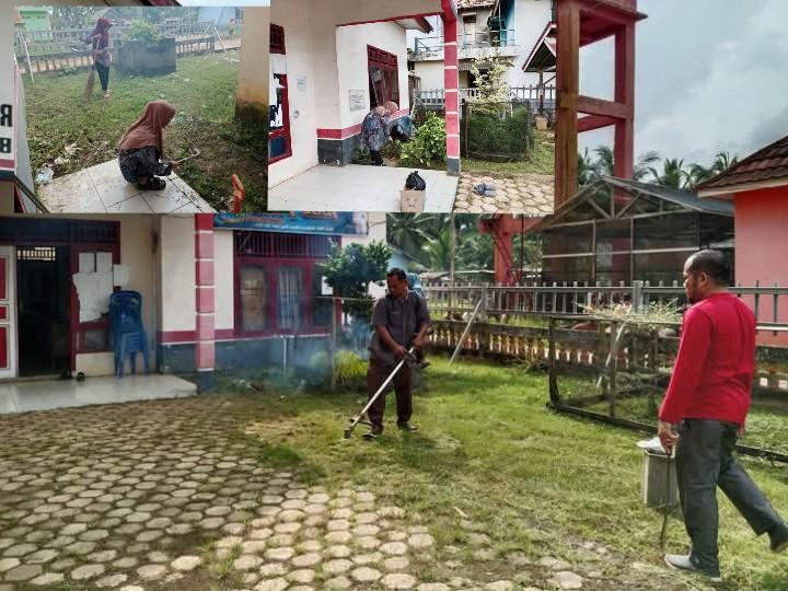 Giat Jum’at Bersih di Kantor Desa Teluk Betung