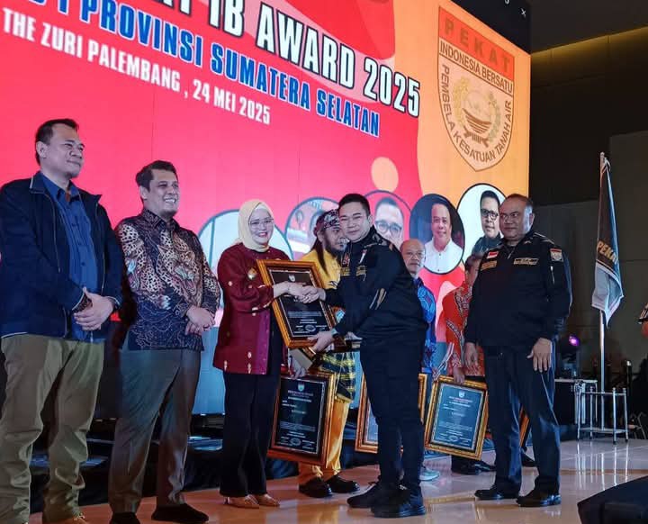Pasangan Hebat Banyuasin Raih Penghargaan Bergengsi di Malam Anugerah PEKAT IB