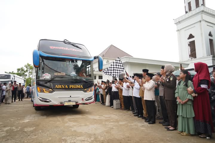 231 Jamaah Haji Banyuasin Dilepas Bupati Askolani Menuju Tanah Suci