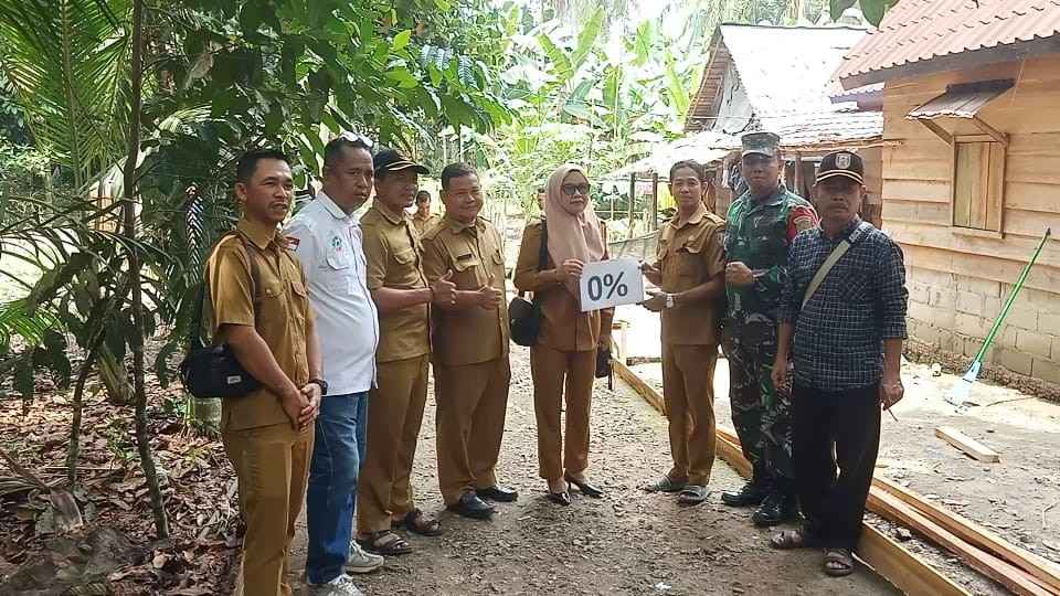Desa Meranti Mulai Bangun Jalan Rabat Beton di Dusun II