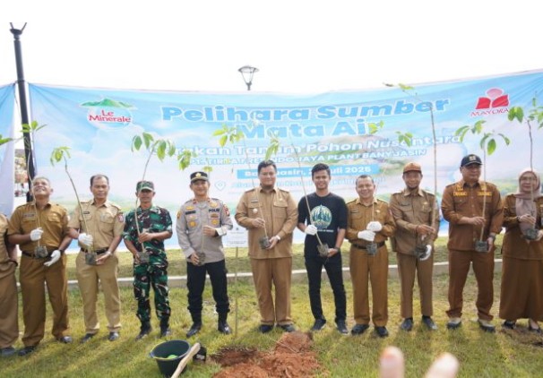 Pemkab Banyuasin & Mayora Tanam 1.250 Pohon untuk Lingkungan Asri