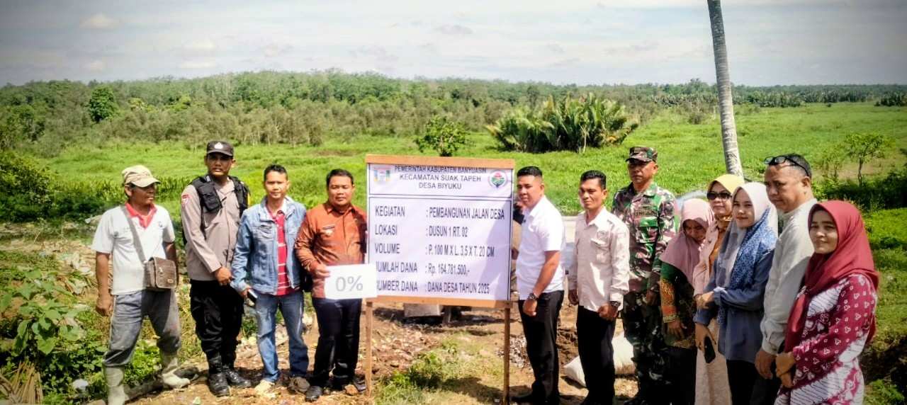 Pemdes Biyuku Mulai Bangun Jalan Rabat Beton di RT 02