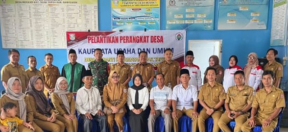 Kaur Tata Usaha dan Umum Desa Meranti Resmi Dilantik di Kantor Desa