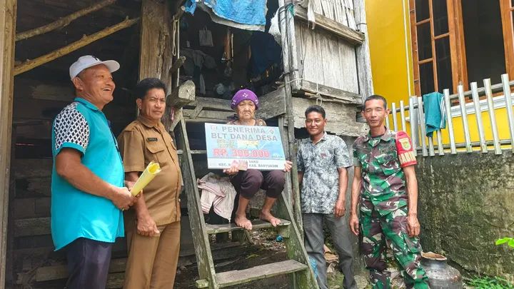 Pemdes Sako Salurkan BLT Tiga Bulan Sekaligus kepada 21 KPM