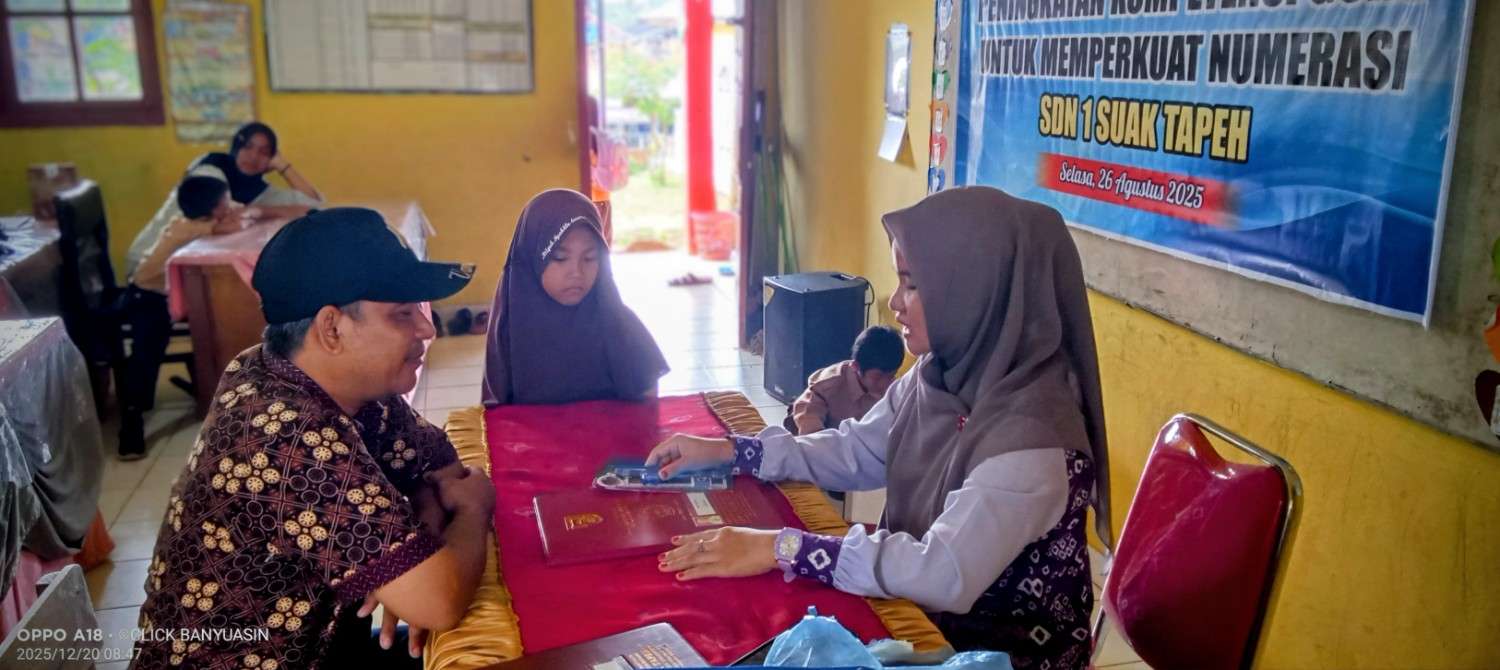 Evaluasi Perkembangan Siswa Saat Pembagian Rapor