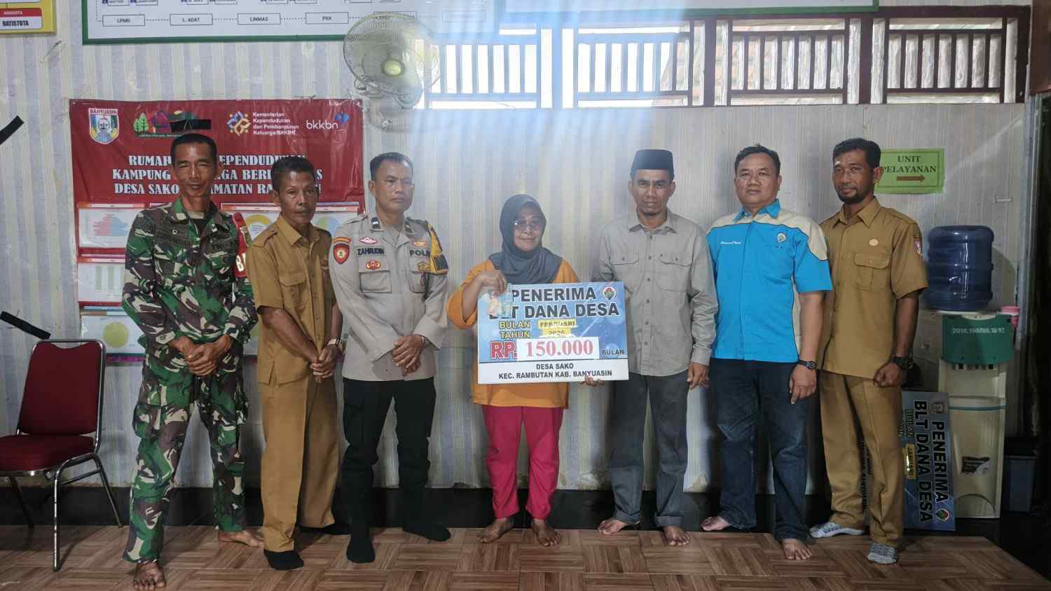 Pemdes Sako Salurkan BLT-DD Tiga Bulan untuk 20 KPM